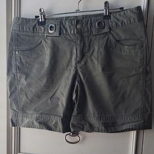 Athleta Dark Olive Cargo Shorts EUC 10
